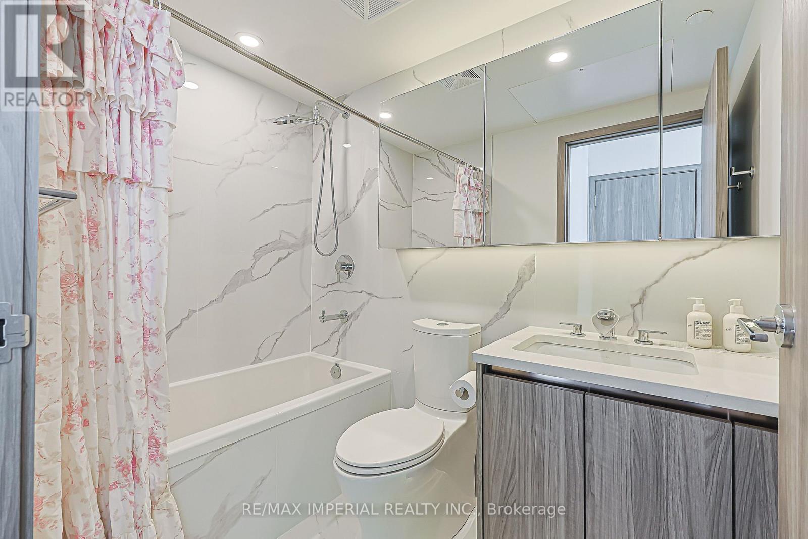 3510 - 1 Concord Cityplace Way, Toronto, Ontario  M5V 0X3 - Photo 16 - C13435412