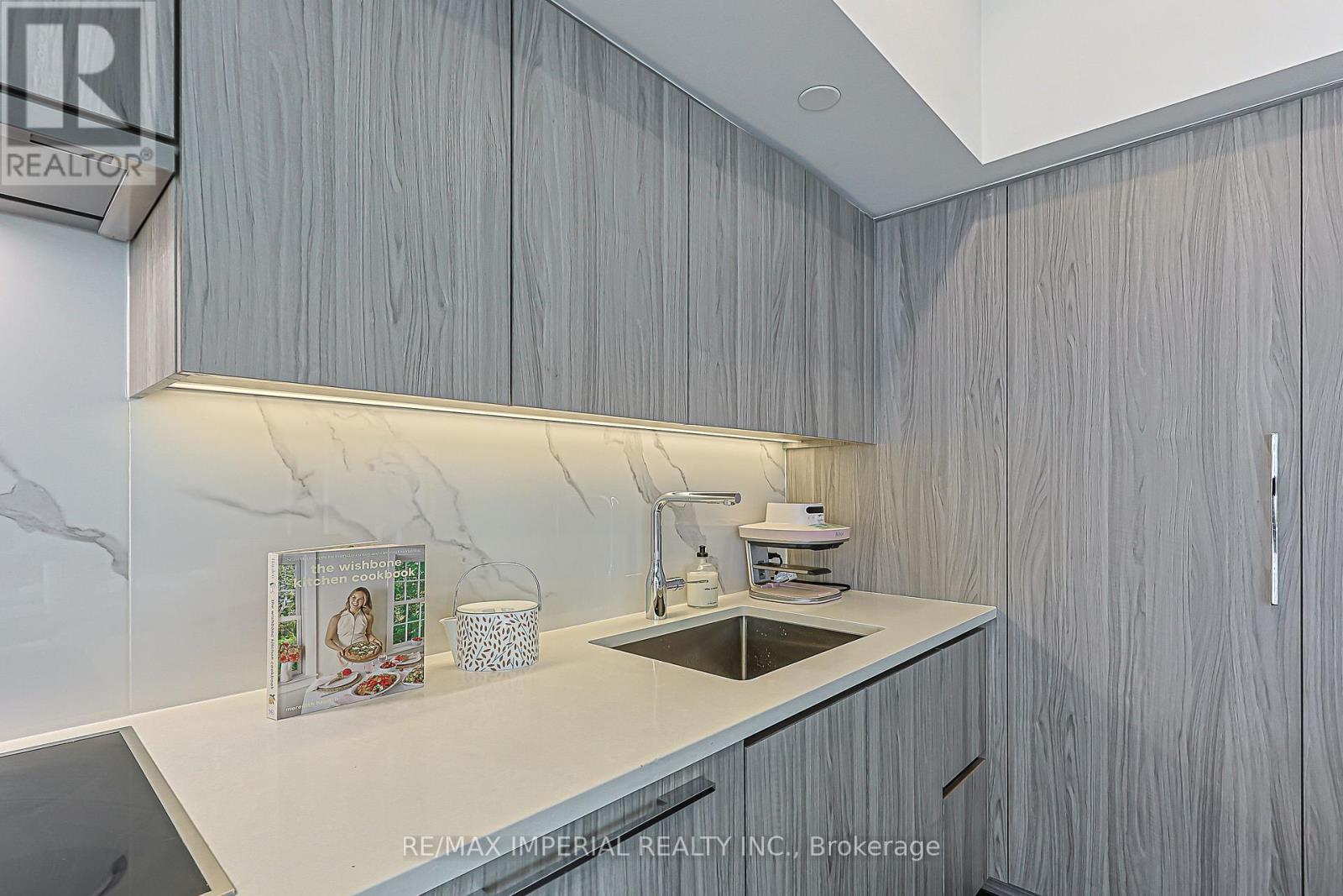 3510 - 1 Concord Cityplace Way, Toronto, Ontario  M5V 0X3 - Photo 8 - C13435412