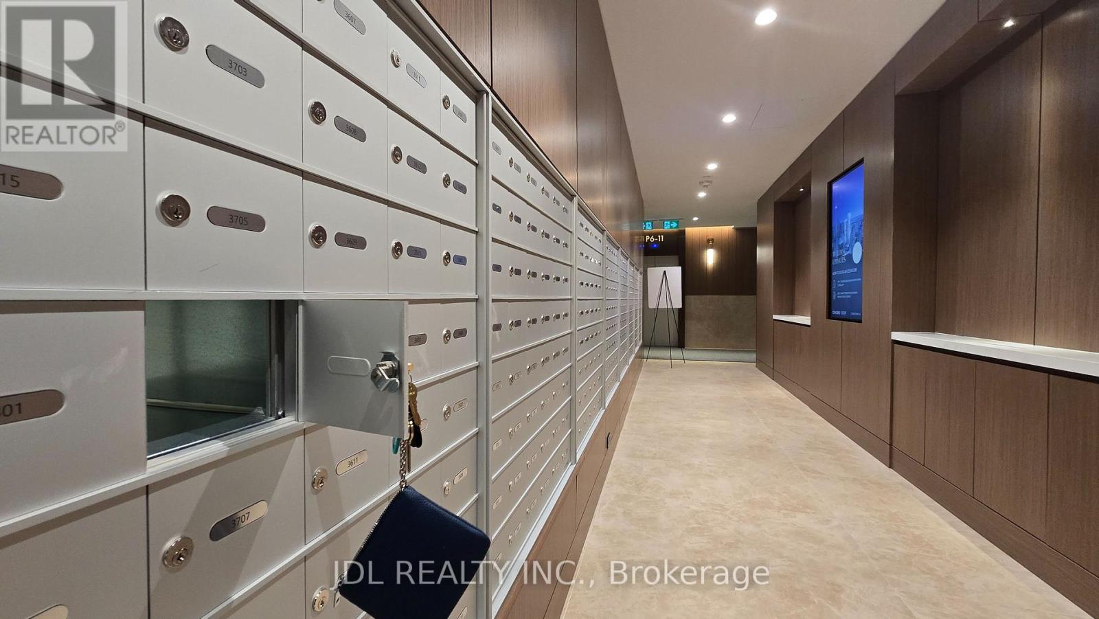 3706 - 1 Concord Cityplace Way, Toronto, Ontario  M5V 0X3 - Photo 18 - C13438006