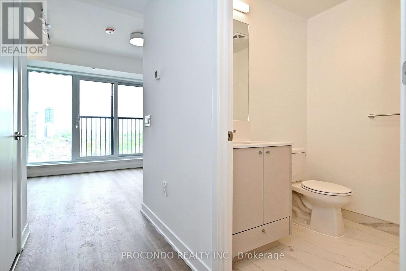 2010 - 10 Oak St Street E, Toronto, Ontario M5A 0Z1 - Photo 6 - C13438132