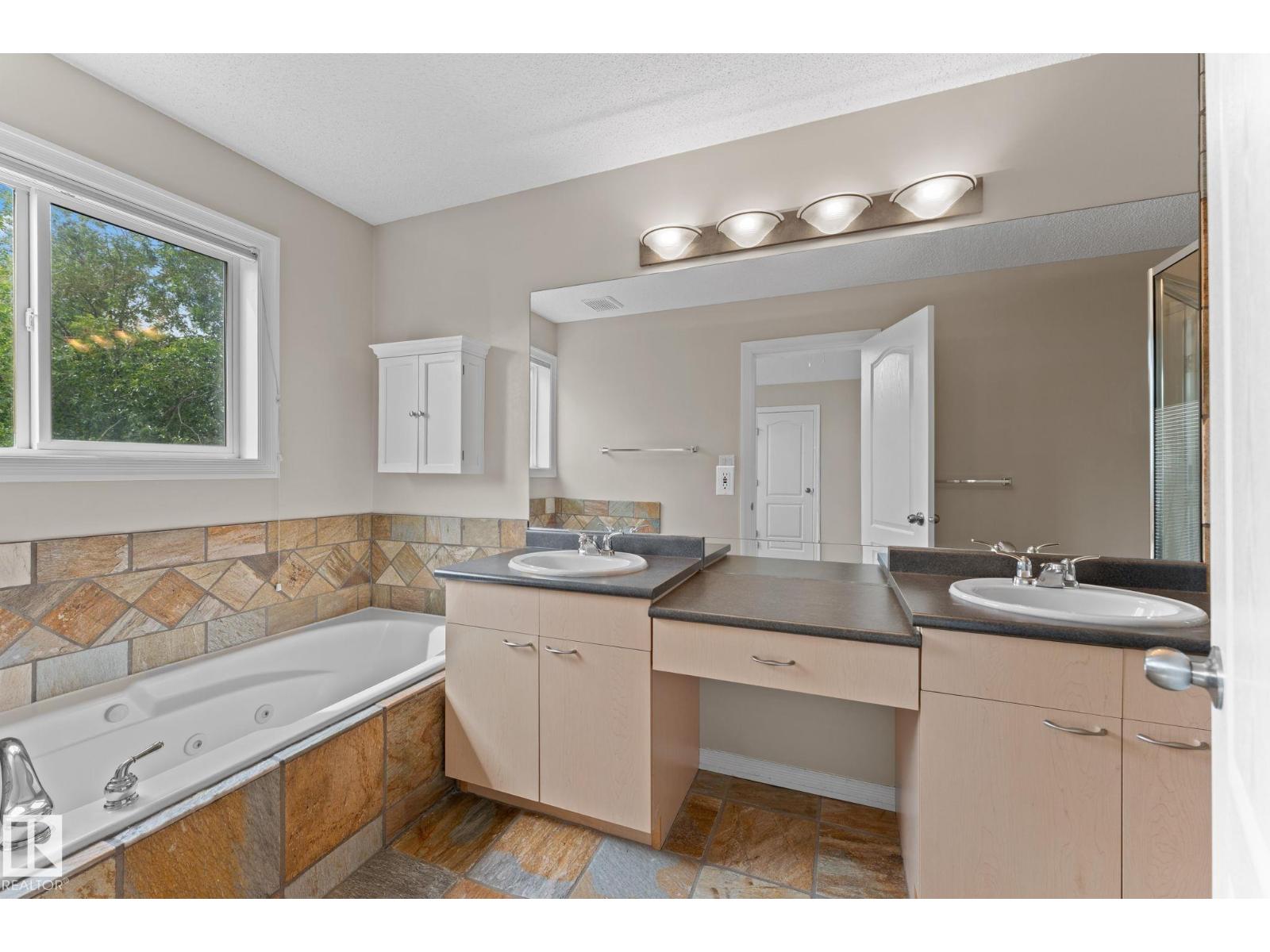 1611 Forbes Wy NW, Edmonton, Alberta  T6R 2P4 - Photo 44 - E4493388
