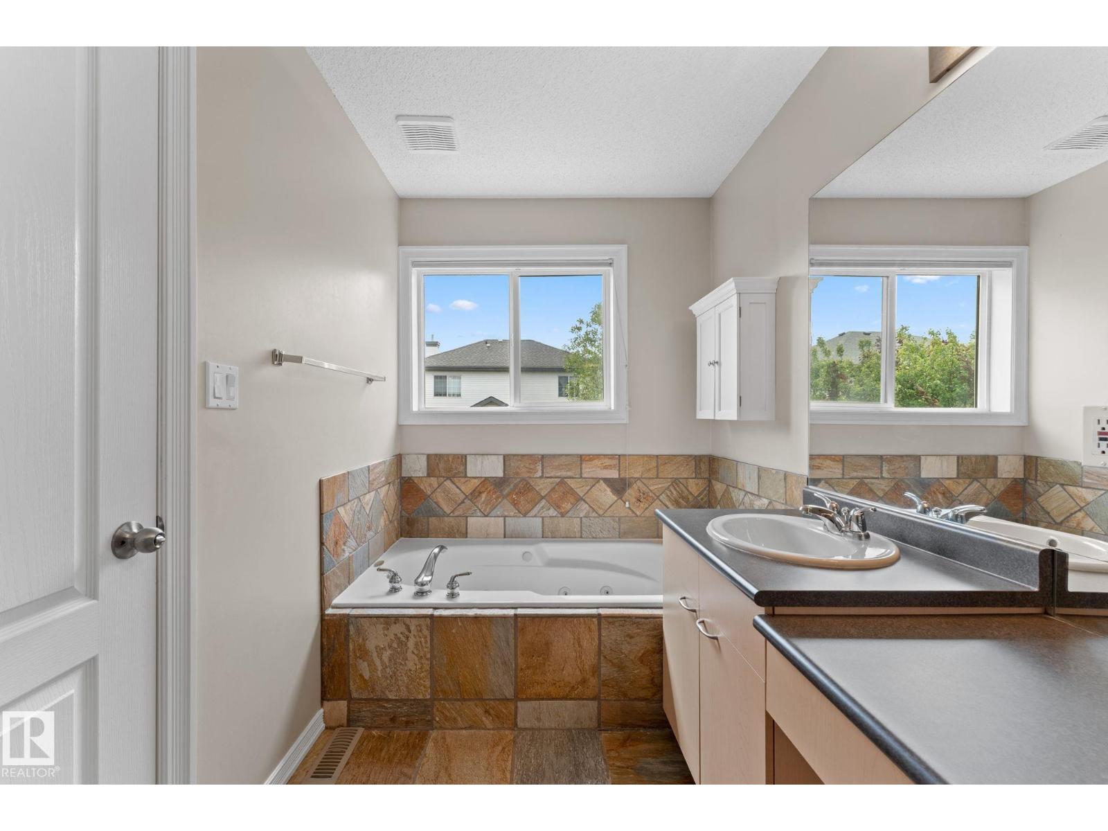 1611 Forbes Wy NW, Edmonton, Alberta  T6R 2P4 - Photo 46 - E4493388