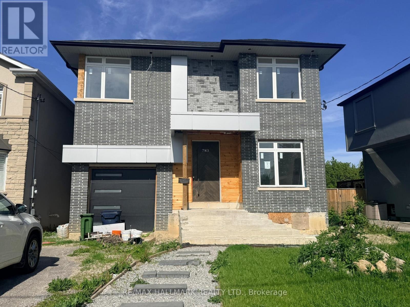 <div class="slider-price">$1,200,000</div><p>783 Midland Avenue, Toronto, Ontario</p>