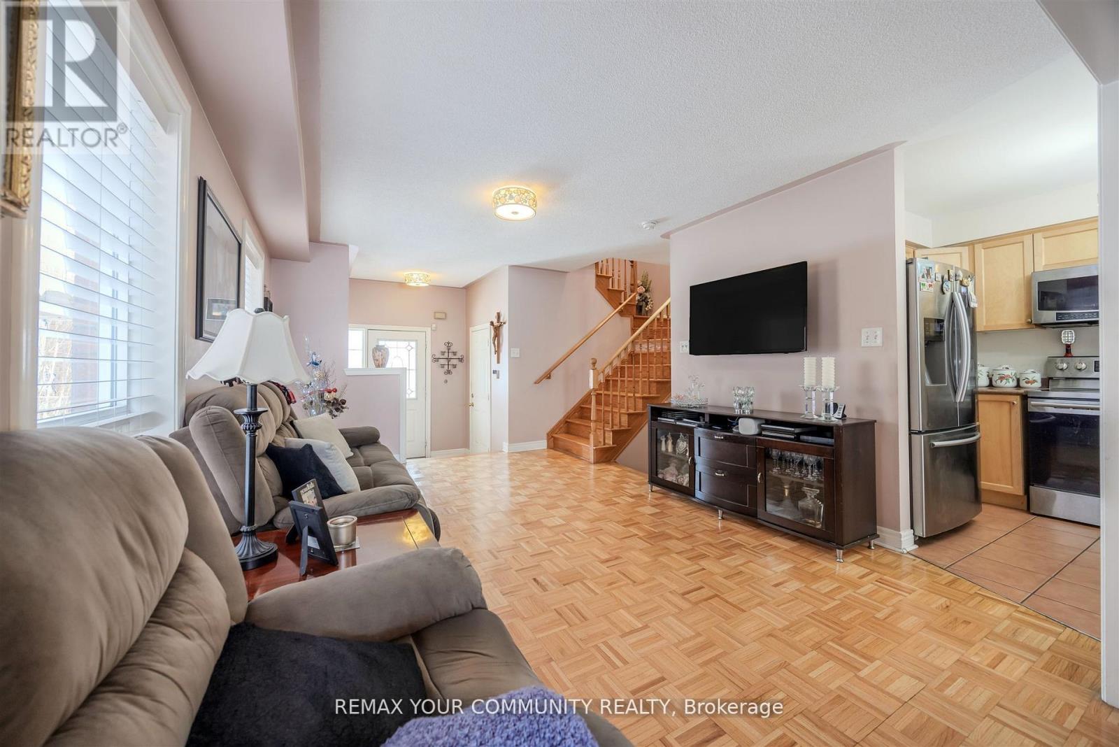50 Lodgeway Drive, Vaughan, Ontario  L6A 3S5 - Photo 8 - N13438086