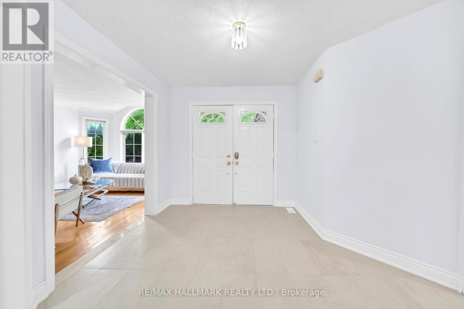 3 Creekview Avenue, Richmond Hill, Ontario  L4C 9X1 - Photo 4 - N13438234