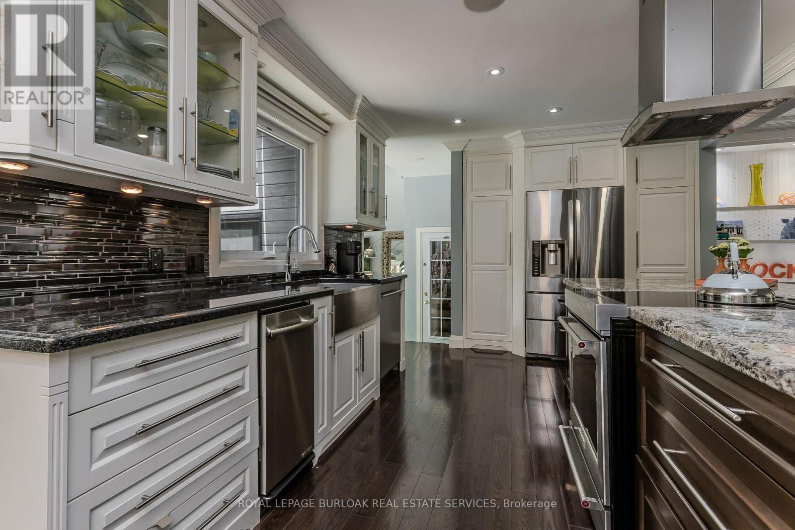 272 Goodram Drive, Burlington, Ontario  L7L 2J5 - Photo 16 - W13438016