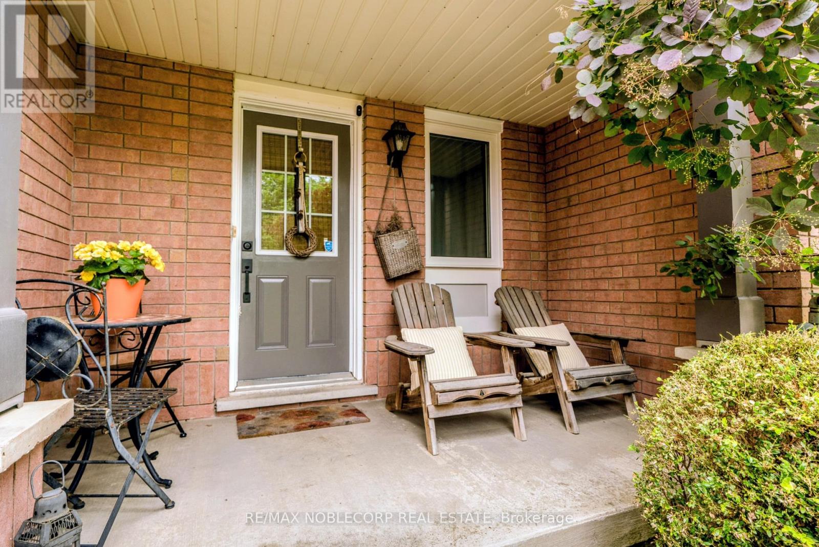 747 Edwards Avenue, Milton, Ontario  L9T 6B2 - Photo 2 - W13438032