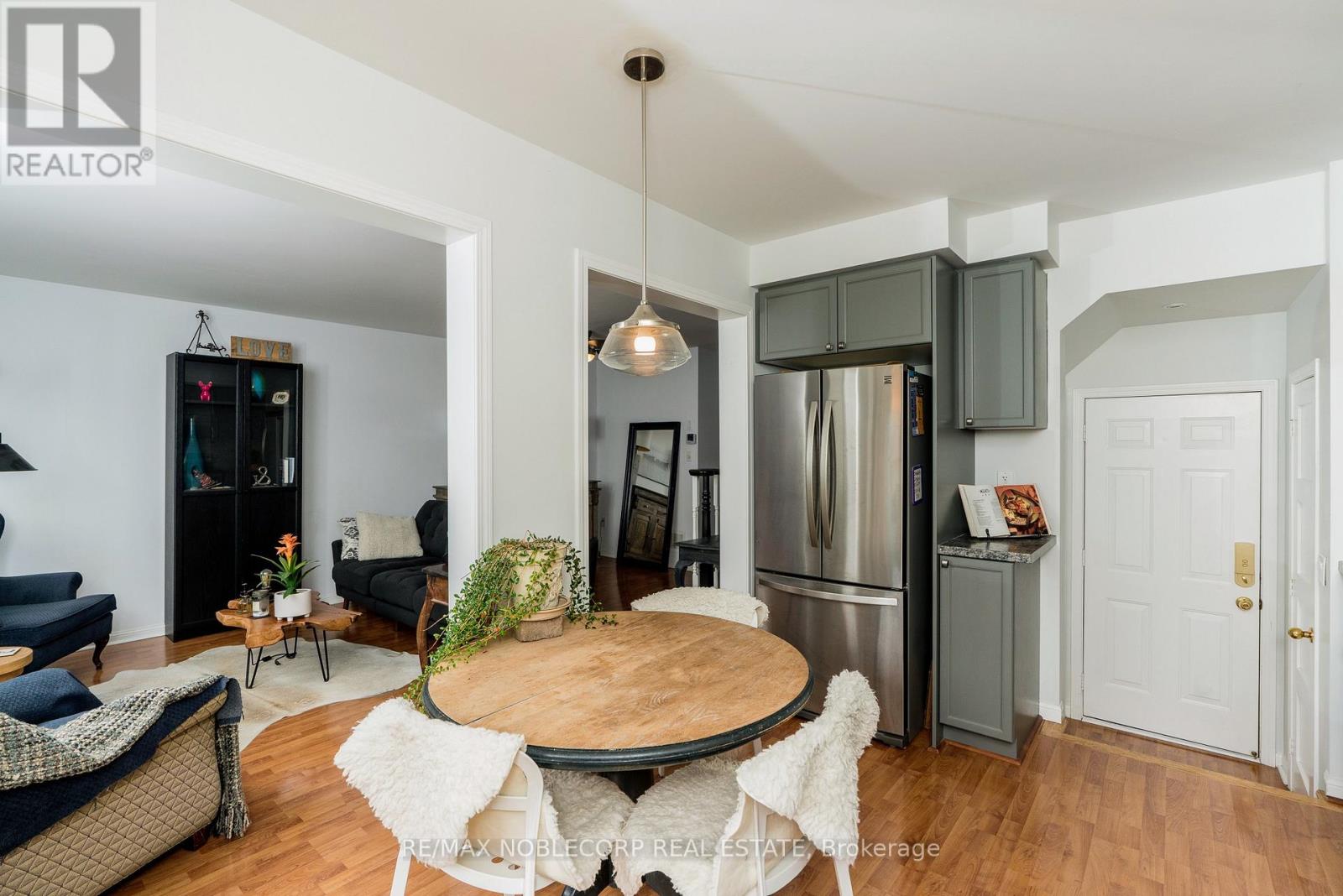747 Edwards Avenue, Milton, Ontario  L9T 6B2 - Photo 7 - W13438032