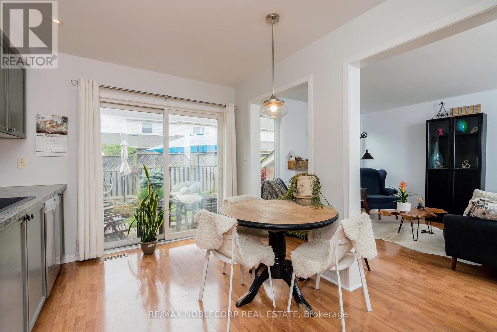 747 Edwards Avenue, Milton, Ontario  L9T 6B2 - Photo 9 - W13438032