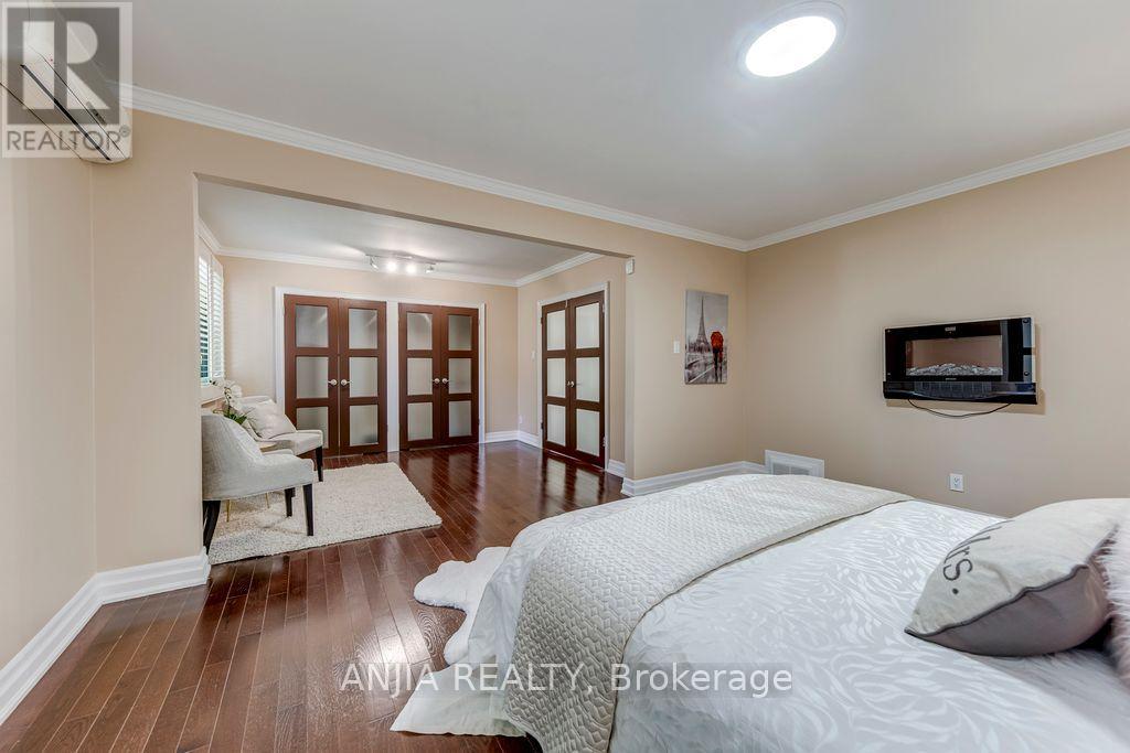 2419 Lionheart Crescent, Mississauga, Ontario  L5K 1S4 - Photo 12 - W13438062