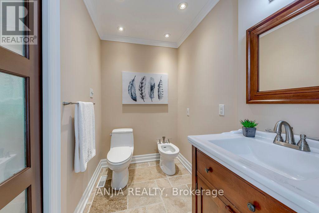 2419 Lionheart Crescent, Mississauga, Ontario  L5K 1S4 - Photo 19 - W13438062