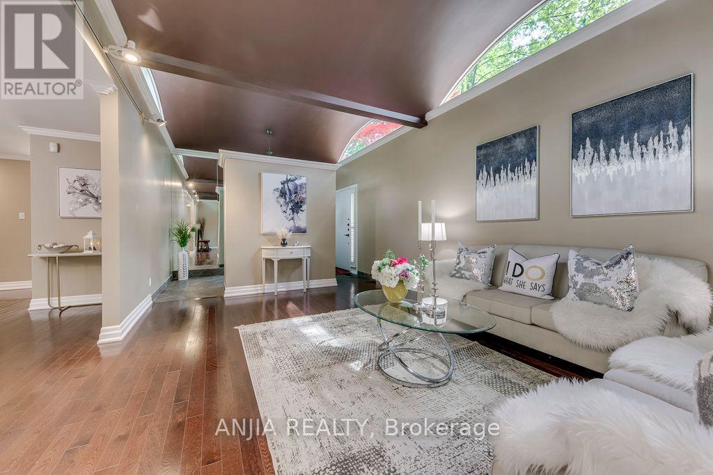 2419 Lionheart Crescent, Mississauga, Ontario  L5K 1S4 - Photo 4 - W13438062