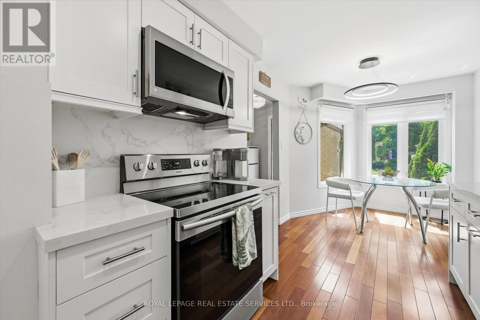 1156 Potters Wheel Crescent, Oakville, Ontario  L6M 1J2 - Photo 11 - W13438078