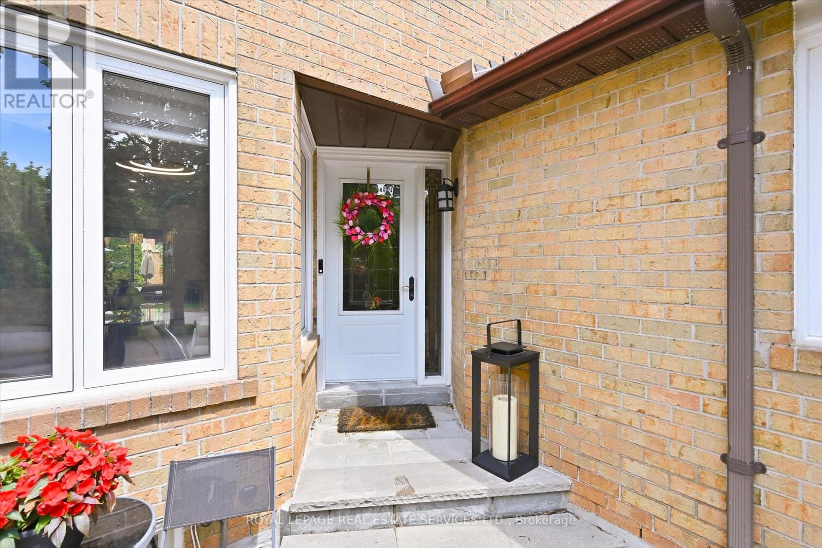 1156 Potters Wheel Crescent, Oakville, Ontario  L6M 1J2 - Photo 3 - W13438078