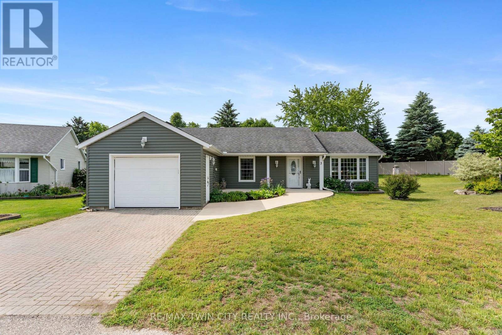 3 SUNSHINE PLACE, Wilmot, Ontario