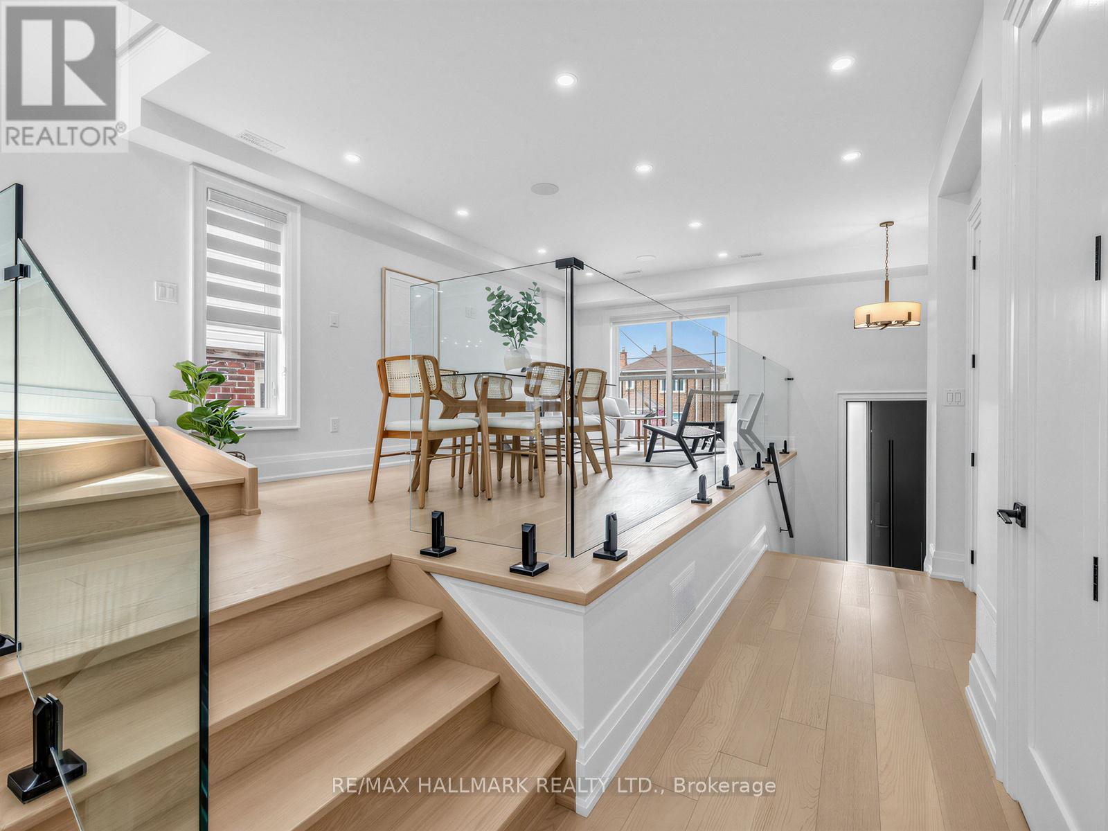 34 Roosevelt Road, Toronto, Ontario  M4J 4T6 - Photo 6 - E13432824