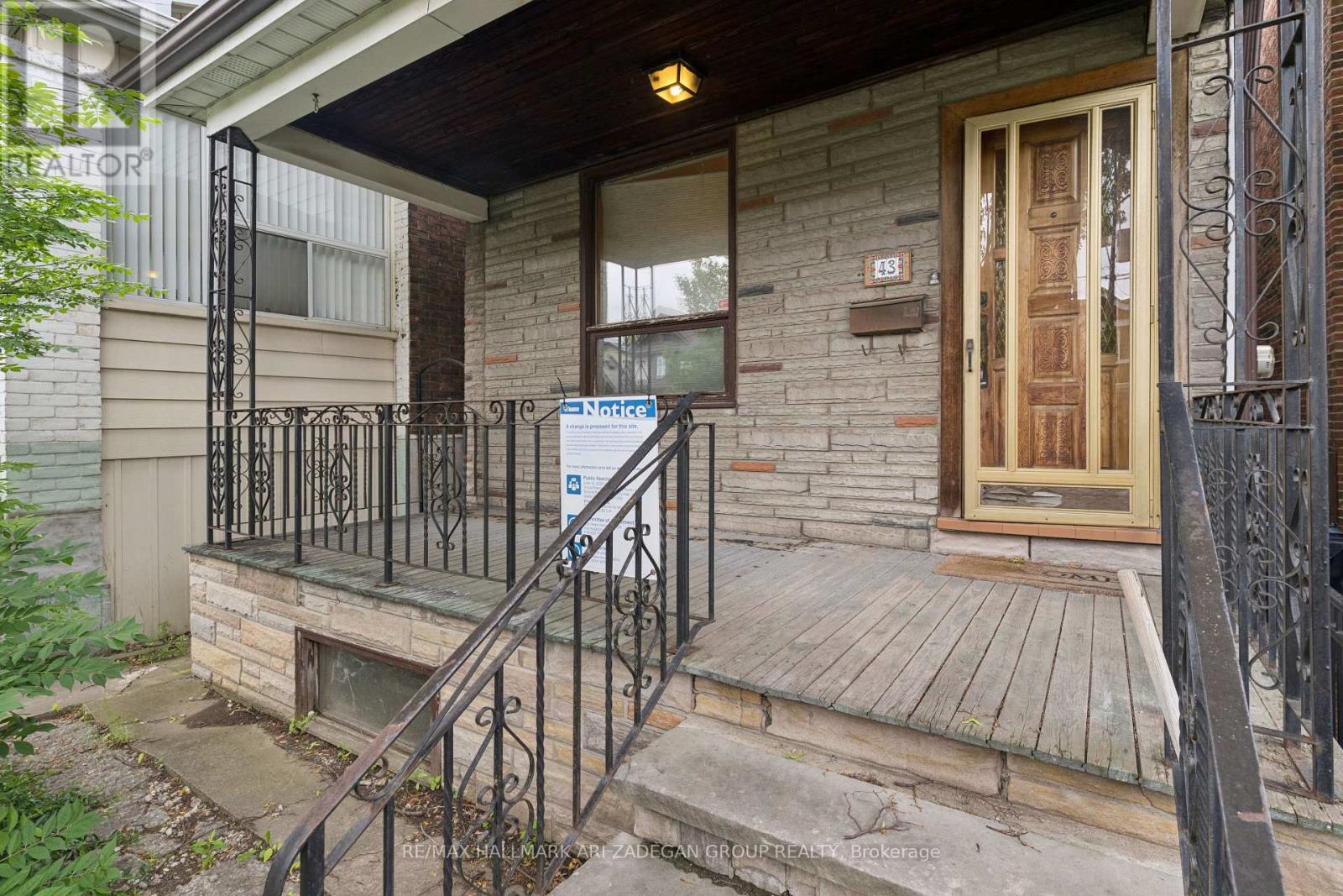 43 Eaton Avenue, Toronto, Ontario  M4J 2Z4 - Photo 4 - E13122170