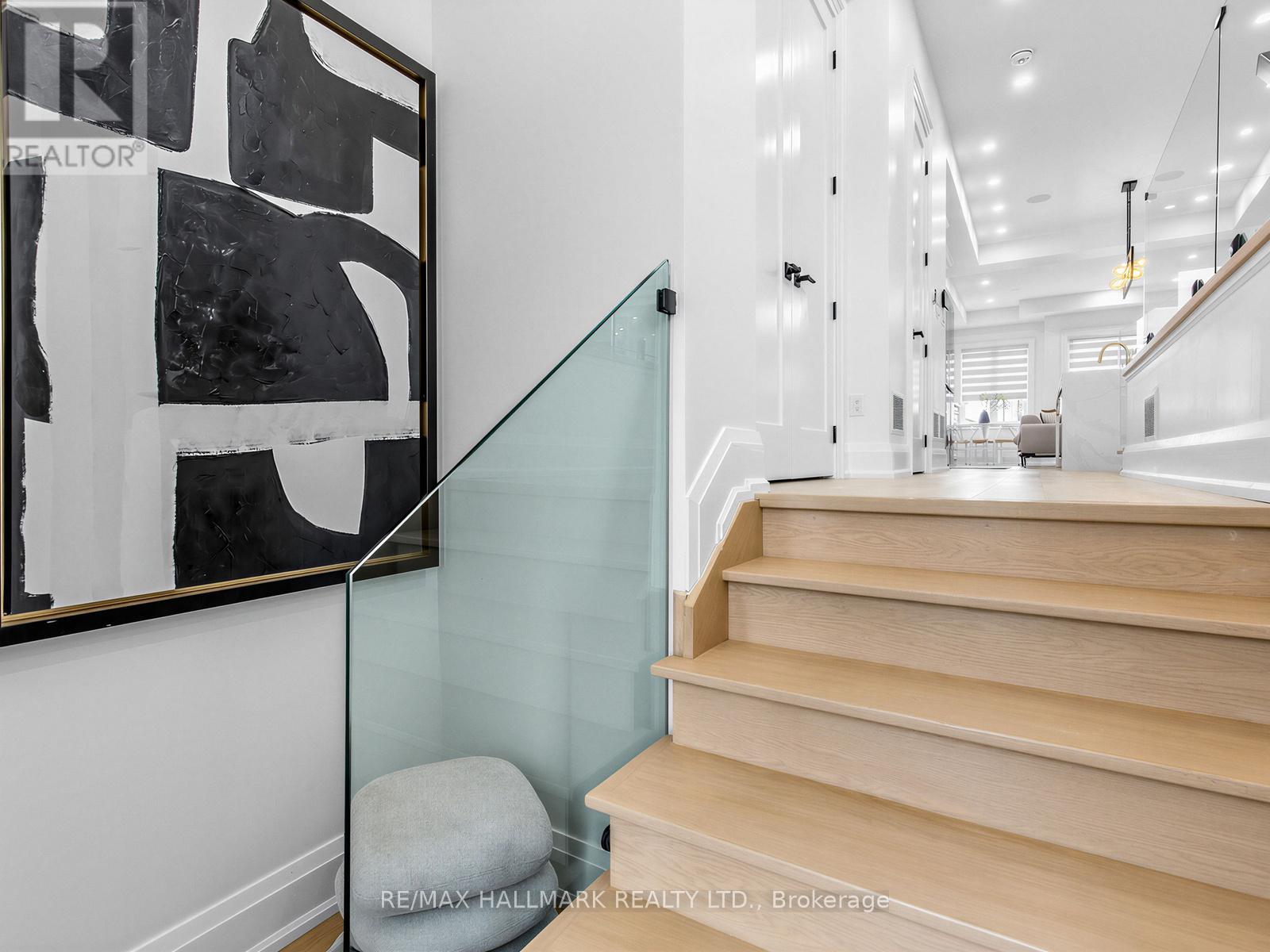 34 Roosevelt Road, Toronto, Ontario  M4J 4T6 - Photo 4 - E13432824