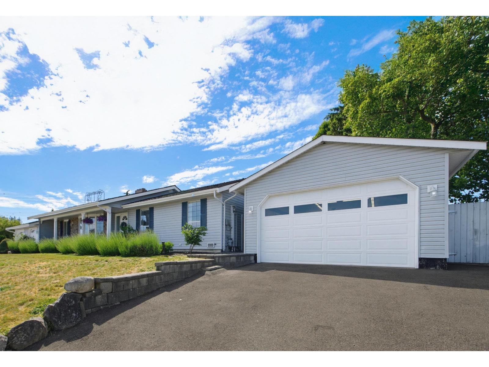 5631 E Sunrise Crescent, Surrey, British Columbia  V3S 7M5 - Photo 2 - R3135380