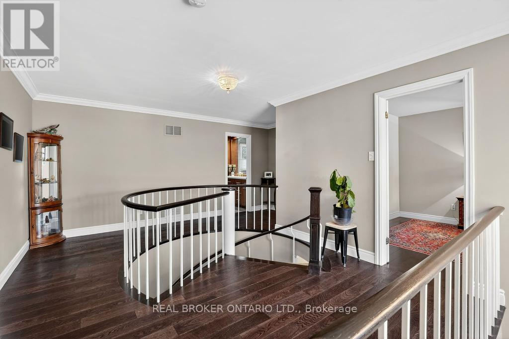 2145 Oneida Crescent, Mississauga, Ontario  L5C 1V7 - Photo 28 - W12924292
