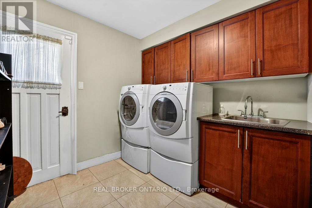 2145 Oneida Crescent, Mississauga, Ontario  L5C 1V7 - Photo 26 - W12924292