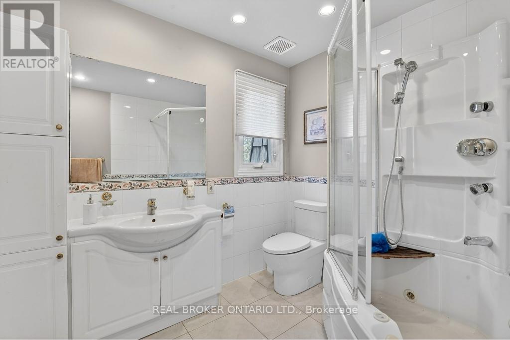 2145 Oneida Crescent, Mississauga, Ontario  L5C 1V7 - Photo 33 - W12924292