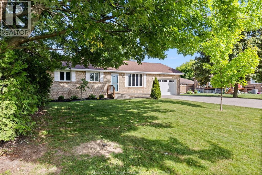 231 Oak Street, Lakeshore, Ontario N0R 1N0 - Photo 2 - 26013956