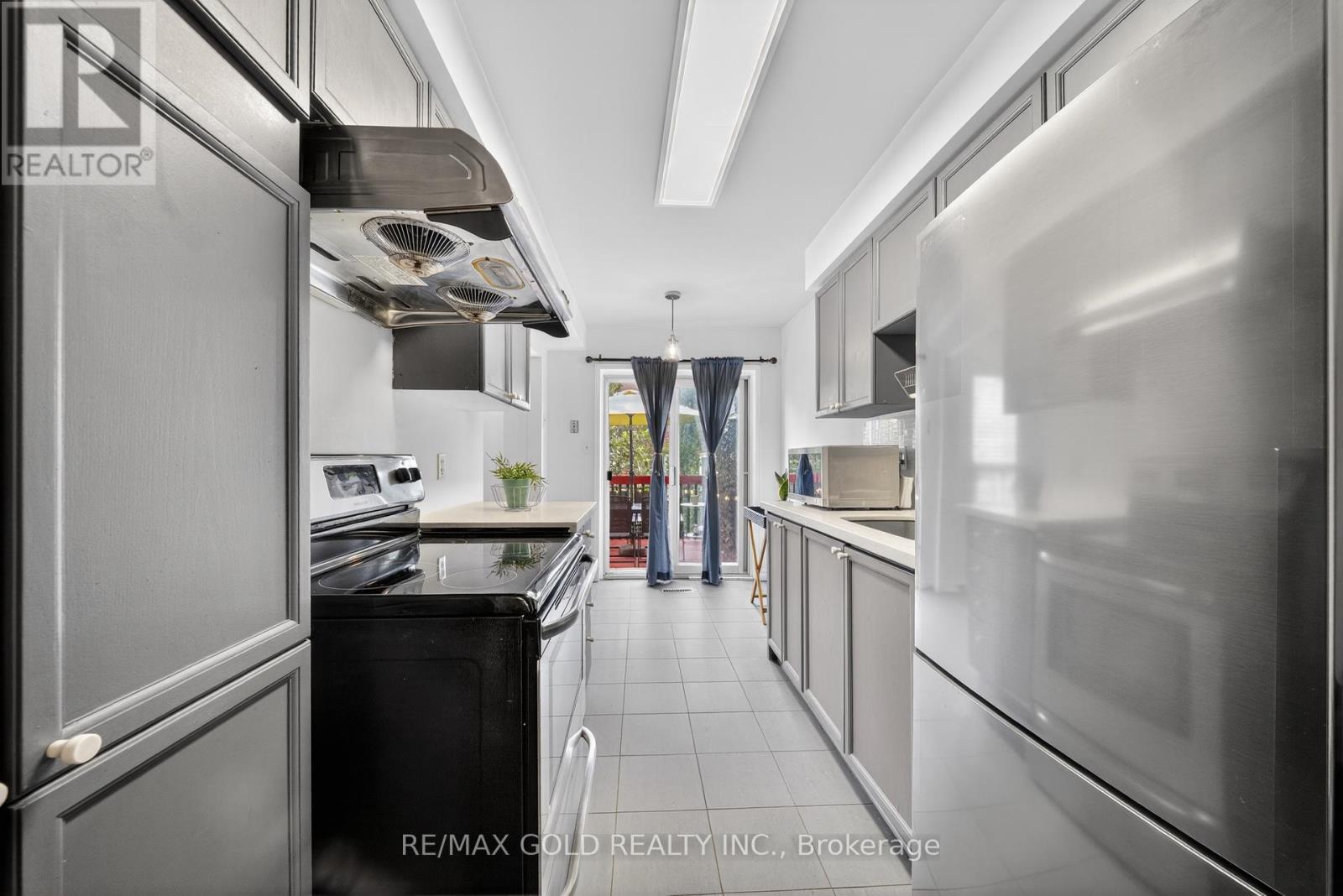 949 Blizzard Road, Mississauga, Ontario  L5V 1T1 - Photo 5 - W13426306