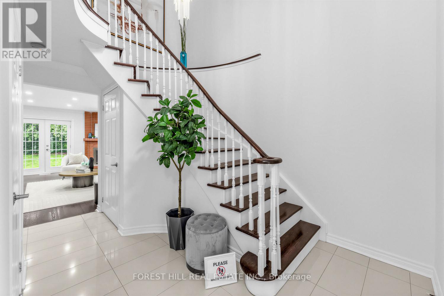 4198 Powderhorn Crescent, Mississauga, Ontario  L5L 3B9 - Photo 4 - W13437766