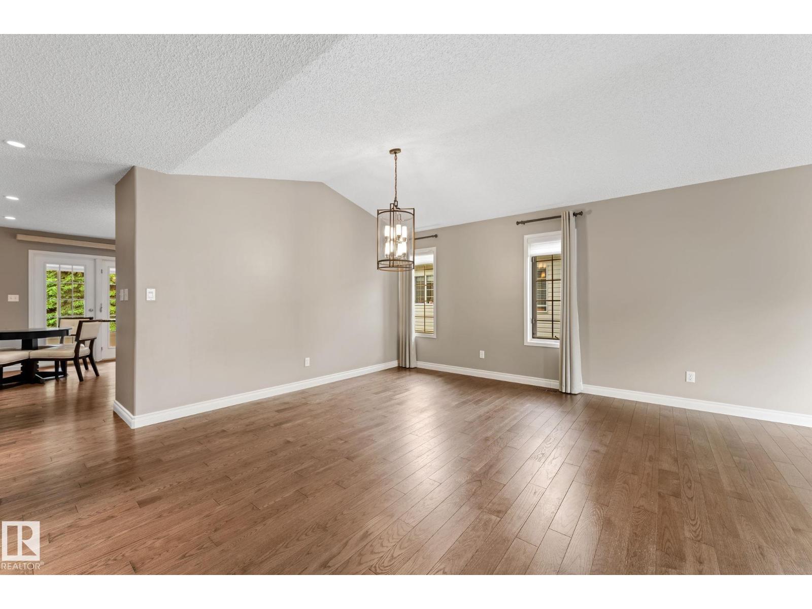963 Youville Dr W Nw, Edmonton, Alberta  T6L 6T2 - Photo 6 - E4493202