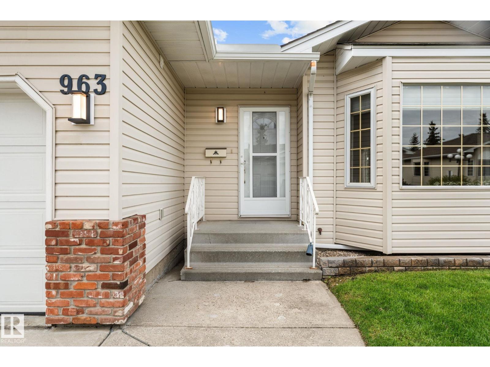 963 Youville Dr W Nw, Edmonton, Alberta  T6L 6T2 - Photo 2 - E4493202