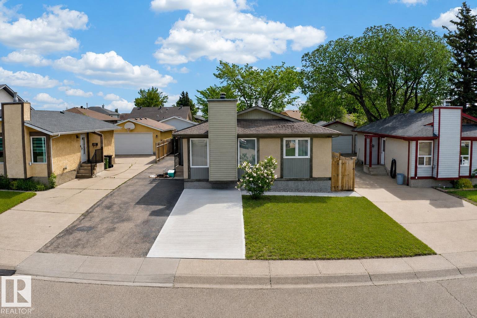 15115 22 St NW, Edmonton, Alberta  T5Y 2A4 - Photo 2 - E4493401