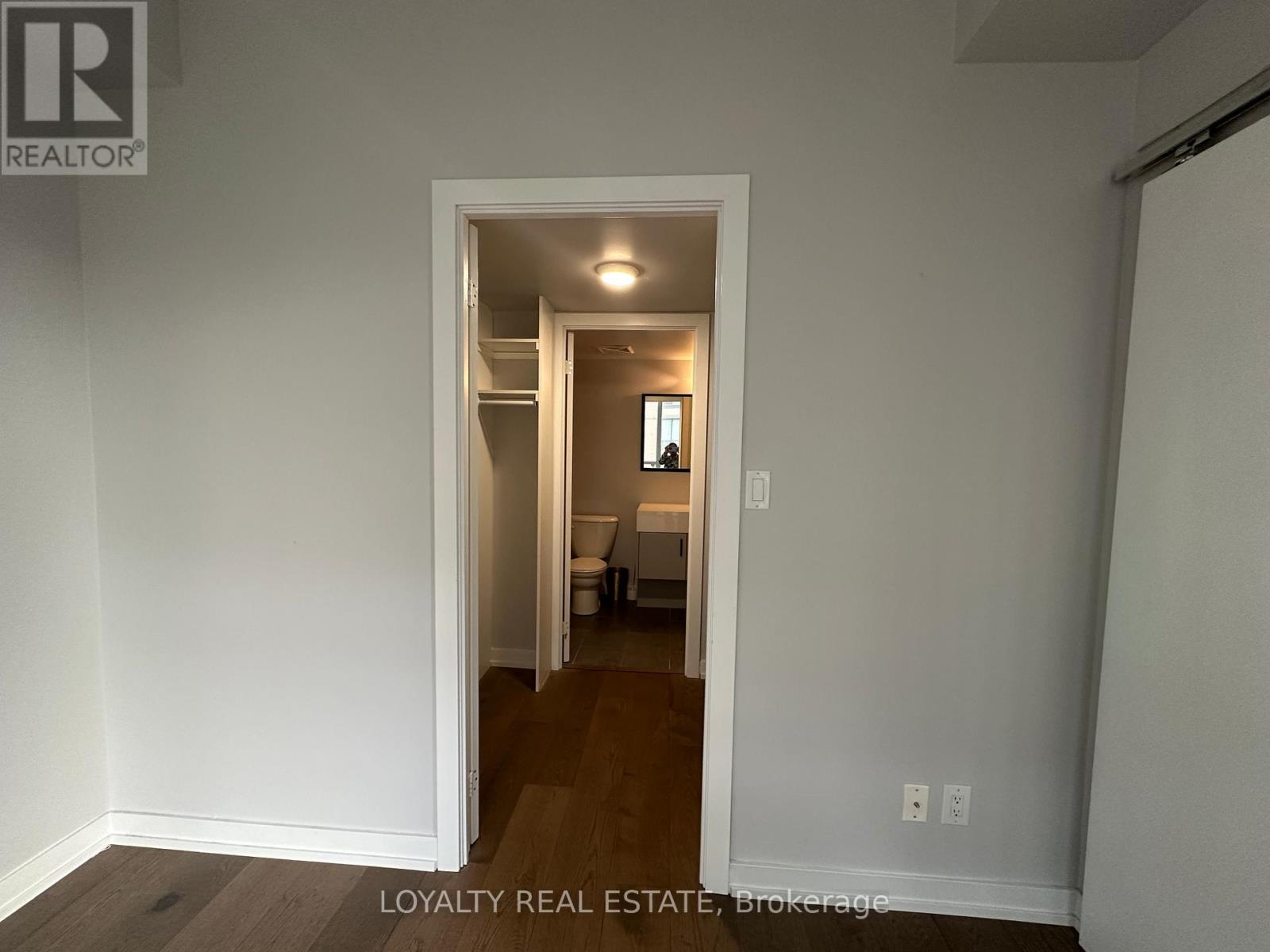 1206 - 126 Simcoe Street, Toronto (Waterfront Communities), Ontario  M5H 4E6 - Photo 11 - C13438350