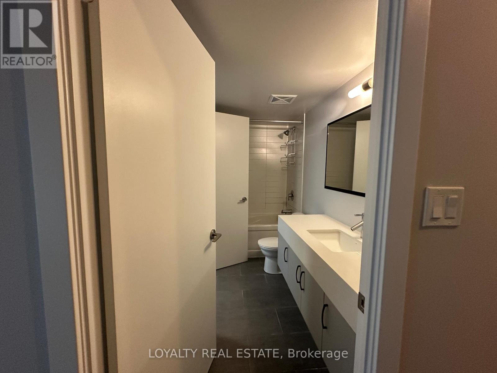 1206 - 126 Simcoe Street, Toronto (Waterfront Communities), Ontario  M5H 4E6 - Photo 7 - C13438350