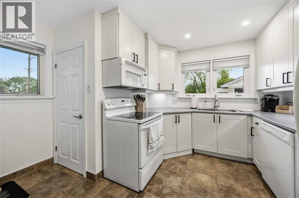 72 Mayfair Drive, Sarnia photo 9