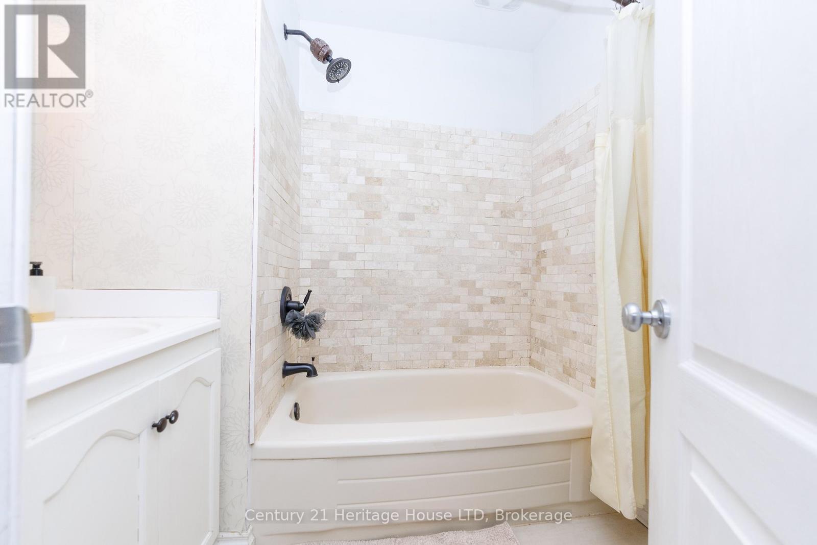 6021 Montrose Road, Niagara Falls, Ontario  L2H 1L4 - Photo 19 - X13139238