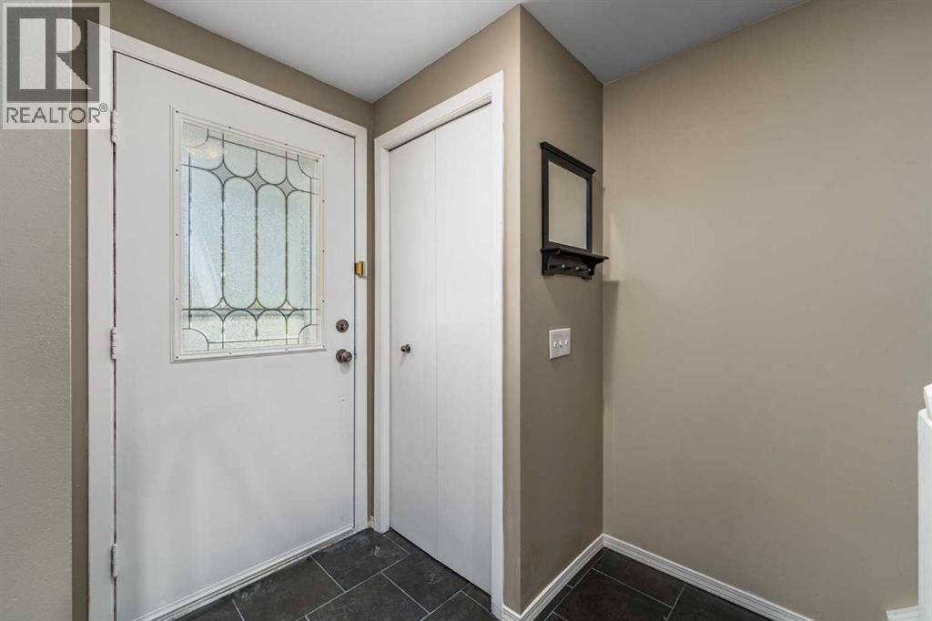 12 Woodhill Road Sw, Calgary, Alberta  T2W 3P2 - Photo 5 - A2320610