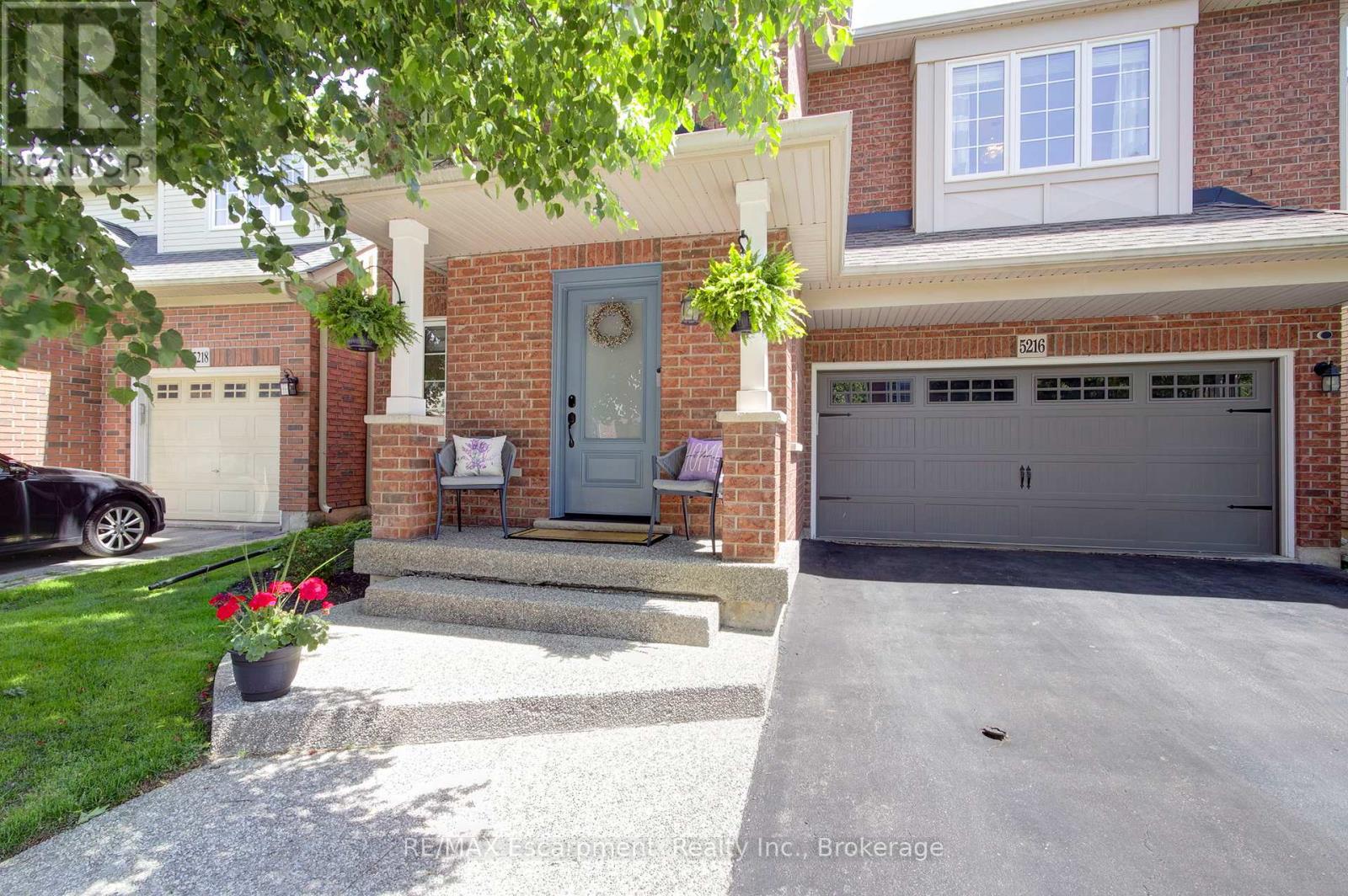 5216 Garland Crescent, Burlington, Ontario  L7L 7K9 - Photo 2 - W13438576