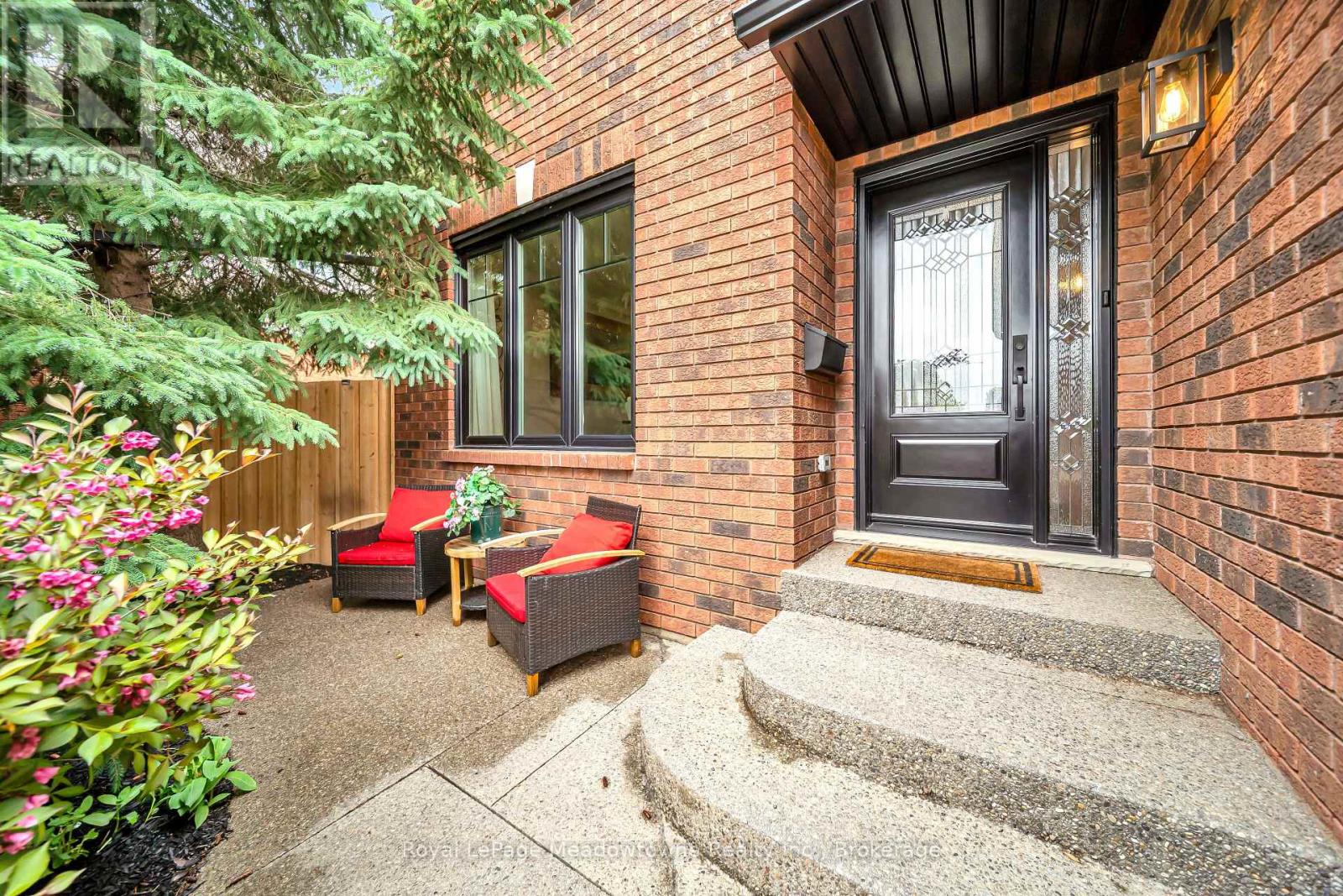 2135 Chrisdon Road, Burlington, Ontario  L7M 3S4 - Photo 2 - W13438650