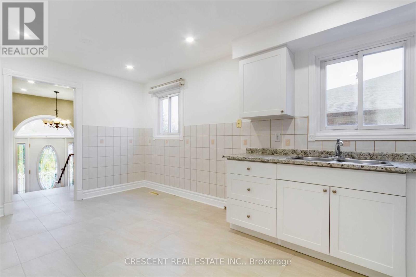 Upper - 4036 Dunmow Crescent, Mississauga, Ontario L4Z 1C9 - Photo 2 - W13438366