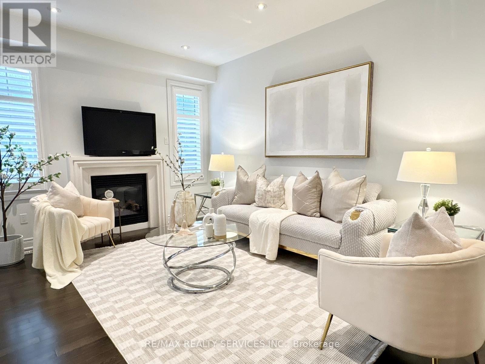 36 Attraction Drive, Brampton, Ontario L6Y 2Z8 - Photo 2 - W13438426