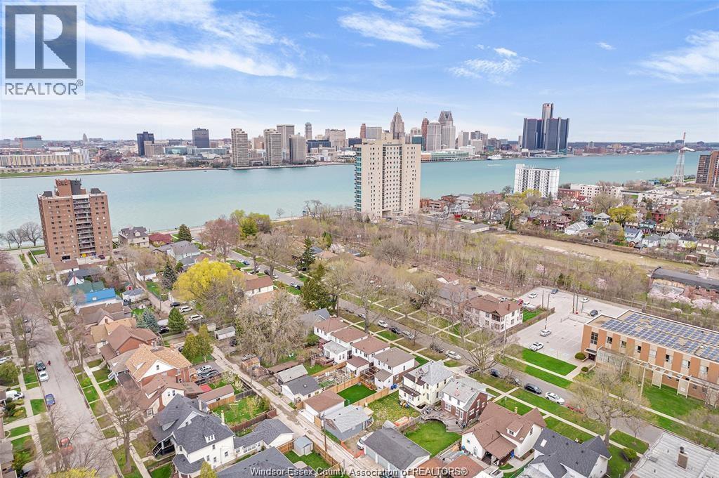 245 Cameron, Windsor, Ontario  N9B 1Y5 - Photo 4 - 26013938