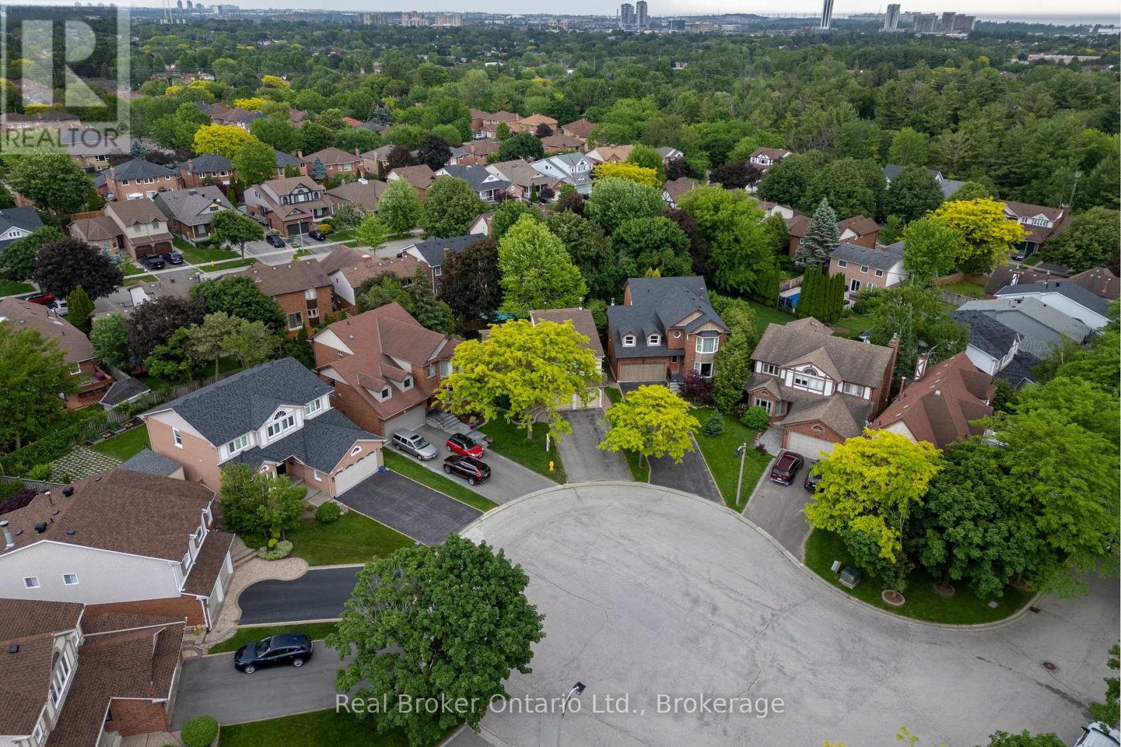 2015 Blairwood Court, Pickering, Ontario  L1X 2S3 - Photo 4 - E13438662