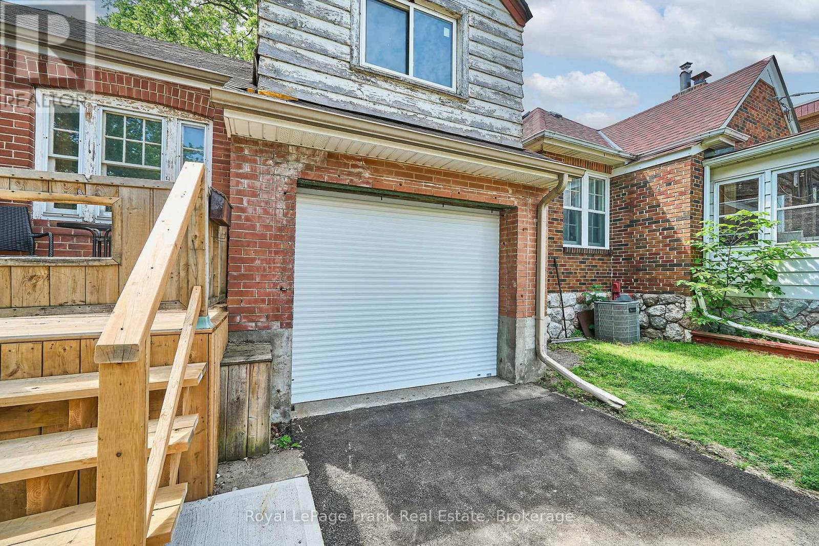 203 William Street, Toronto, Ontario  M9N 2H2 - Photo 4 - W13438502