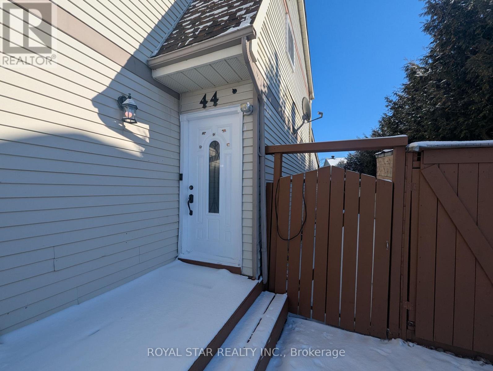 44 WINCHESTER DRIVE - Photo 2