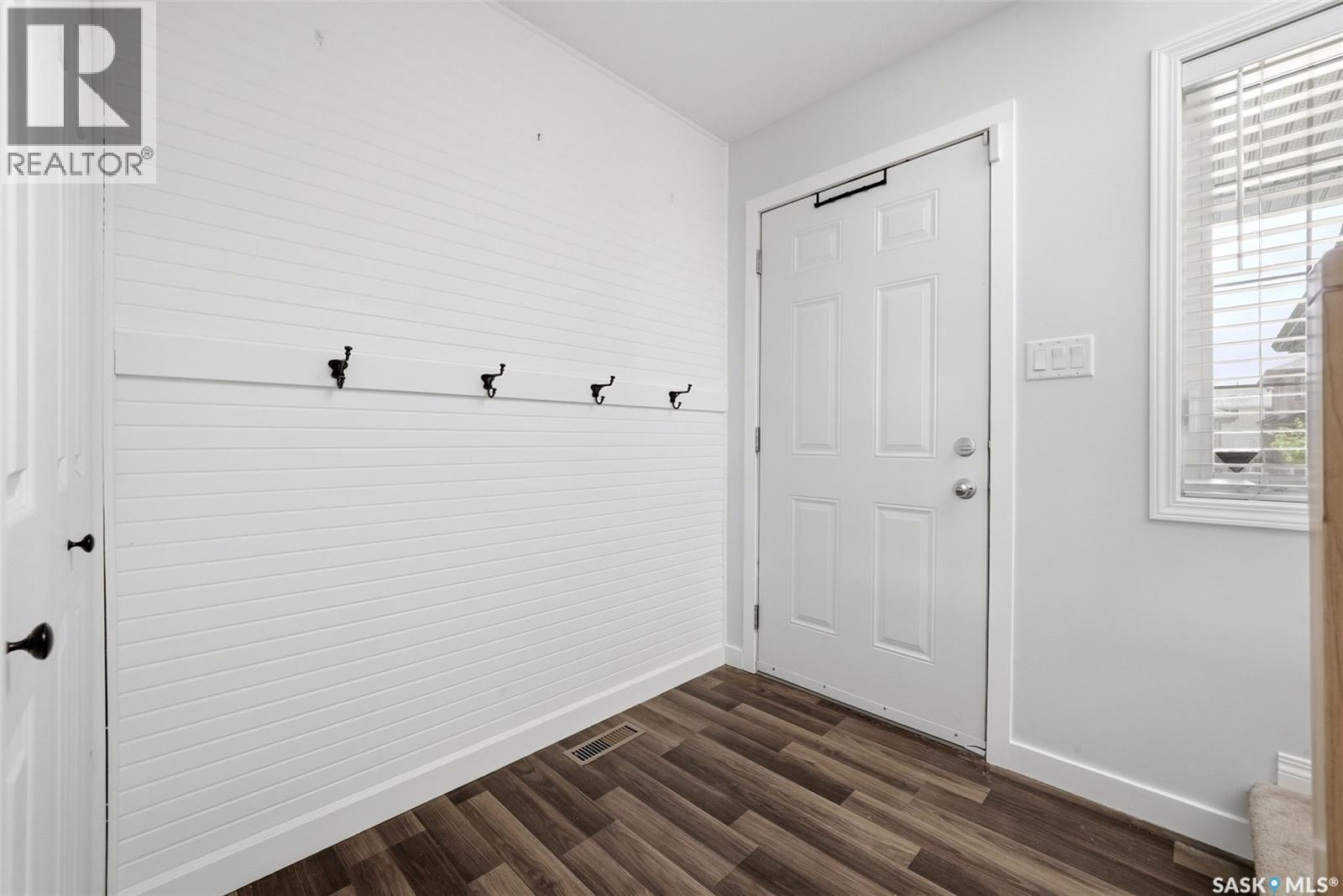 2755 Alfred Crescent, Regina, Saskatchewan S4V 1E5 - Photo 3 - SK039255