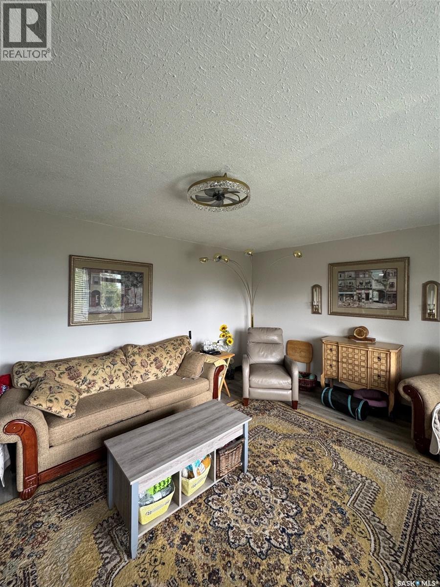 207 Railway Avenue, Rabbit Lake, Saskatchewan  S0M 2L0 - Photo 4 - SK039253