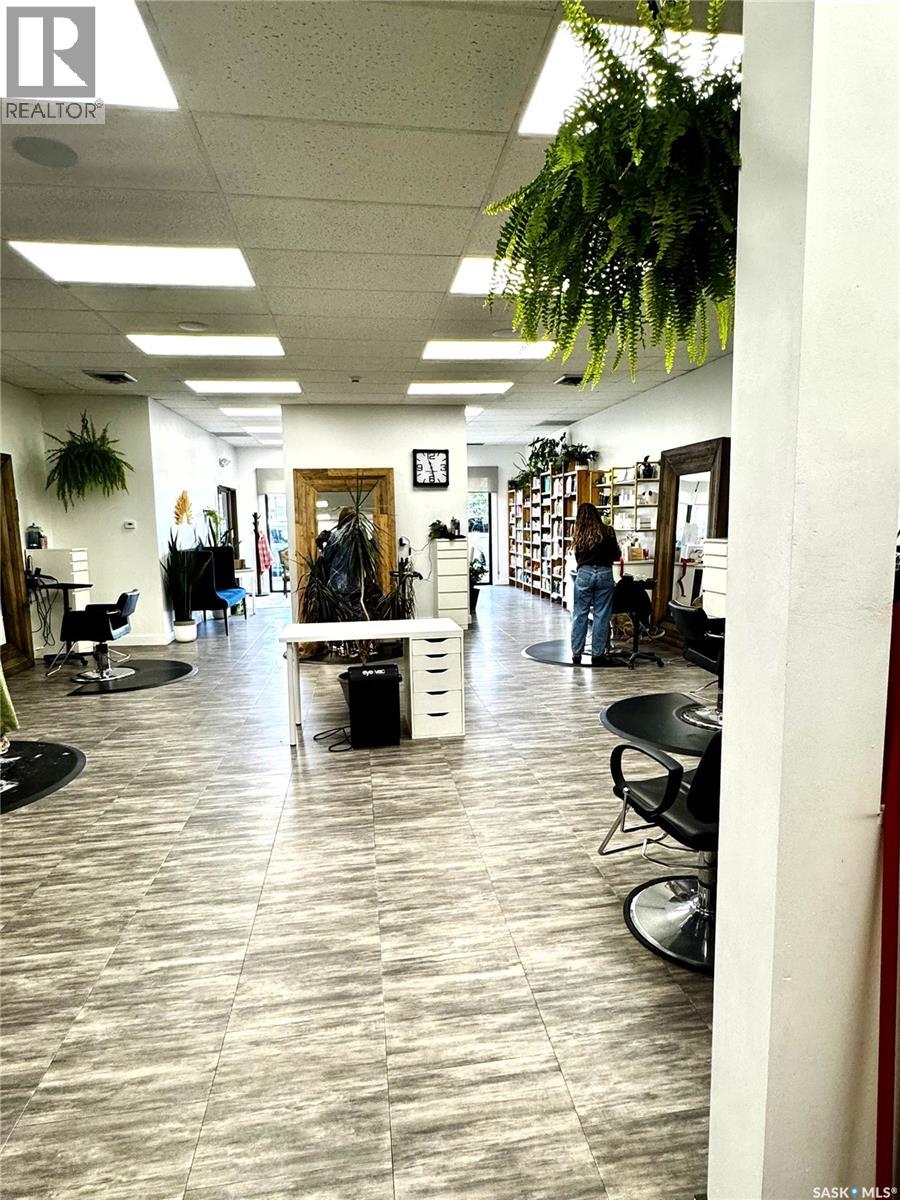 329 Central Avenue N, Swift Current, Saskatchewan  S9H 0L5 - Photo 15 - SK039238