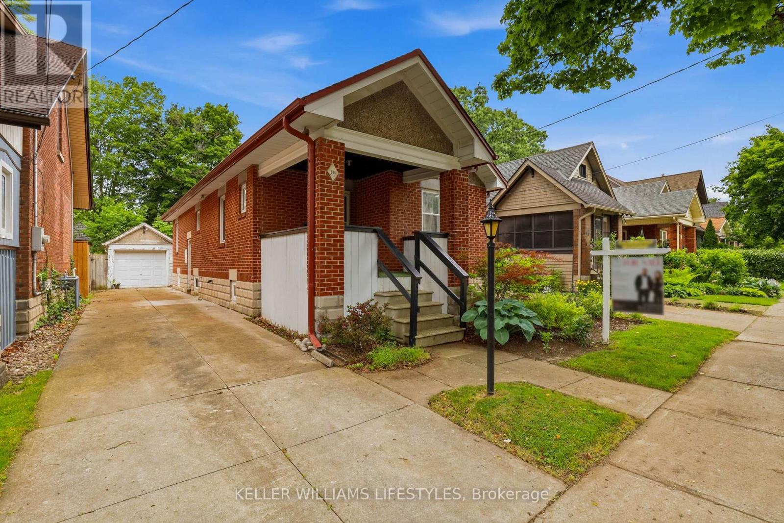 15 Lyndhurst Place, London South, Ontario  N6C 4H7 - Photo 3 - X13437122