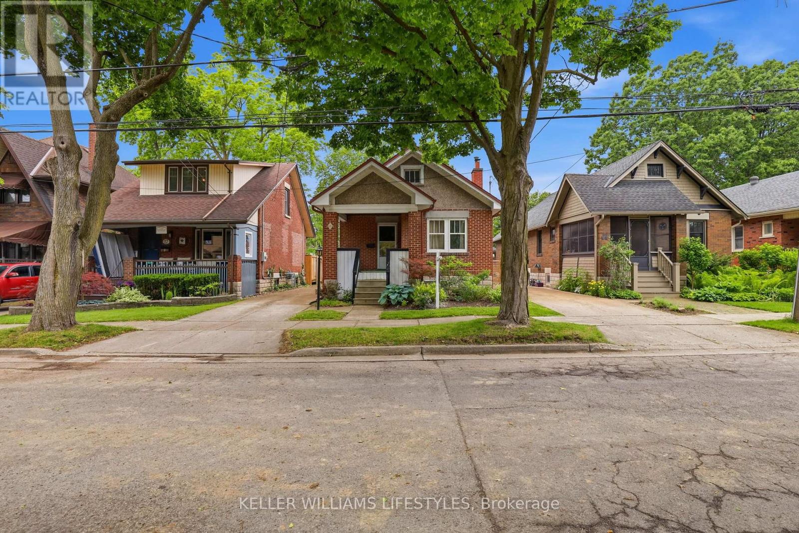 15 Lyndhurst Place, London South, Ontario  N6C 4H7 - Photo 2 - X13437122